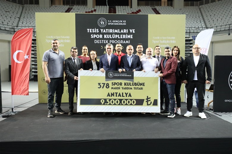 Antalya’da Amatör Spor Kulüplerine Nakdi Yardım Yapıldı