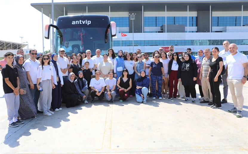 Antalya’lı Gençler Rize ve Mersin’e Uğurlandı